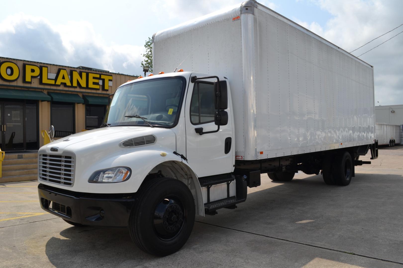 2017 WHITE /BLACK FREIGHTLINER M2-106 with an CUMMINS ISB 6.7L 240HP engine, ALLISON 2100HS AUTOMATIC transmission, located at 9172 North Fwy, Houston, TX, 77037, (713) 910-6868, 29.887470, -95.411903 - Photo#0